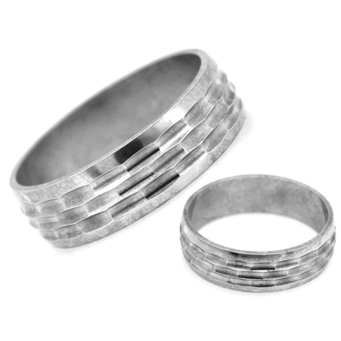Srebrna obrączka 925 pierścionek uniwersalny z diamentowaniem Srebrna obrączka 925 pierścionek uniwersalny z diamentowaniem