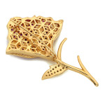 Złota broszka 585 róża z czerwonymi cyrkoniami elegancki design 14k