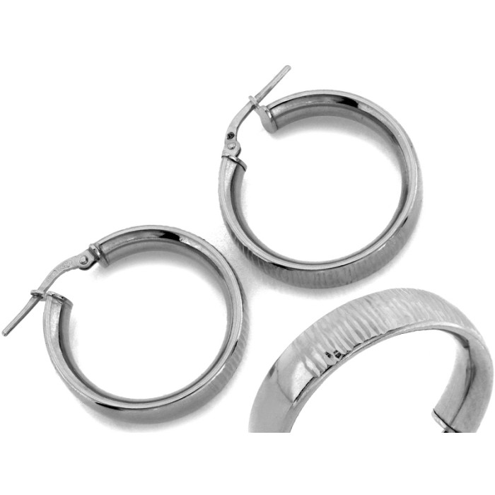 Szerokie srebrne kolczyki koła 28mm błyszczące na angielskim zapięciu Szerokie srebrne kolczyki koła 28mm błyszczące na angielskim zapięciu